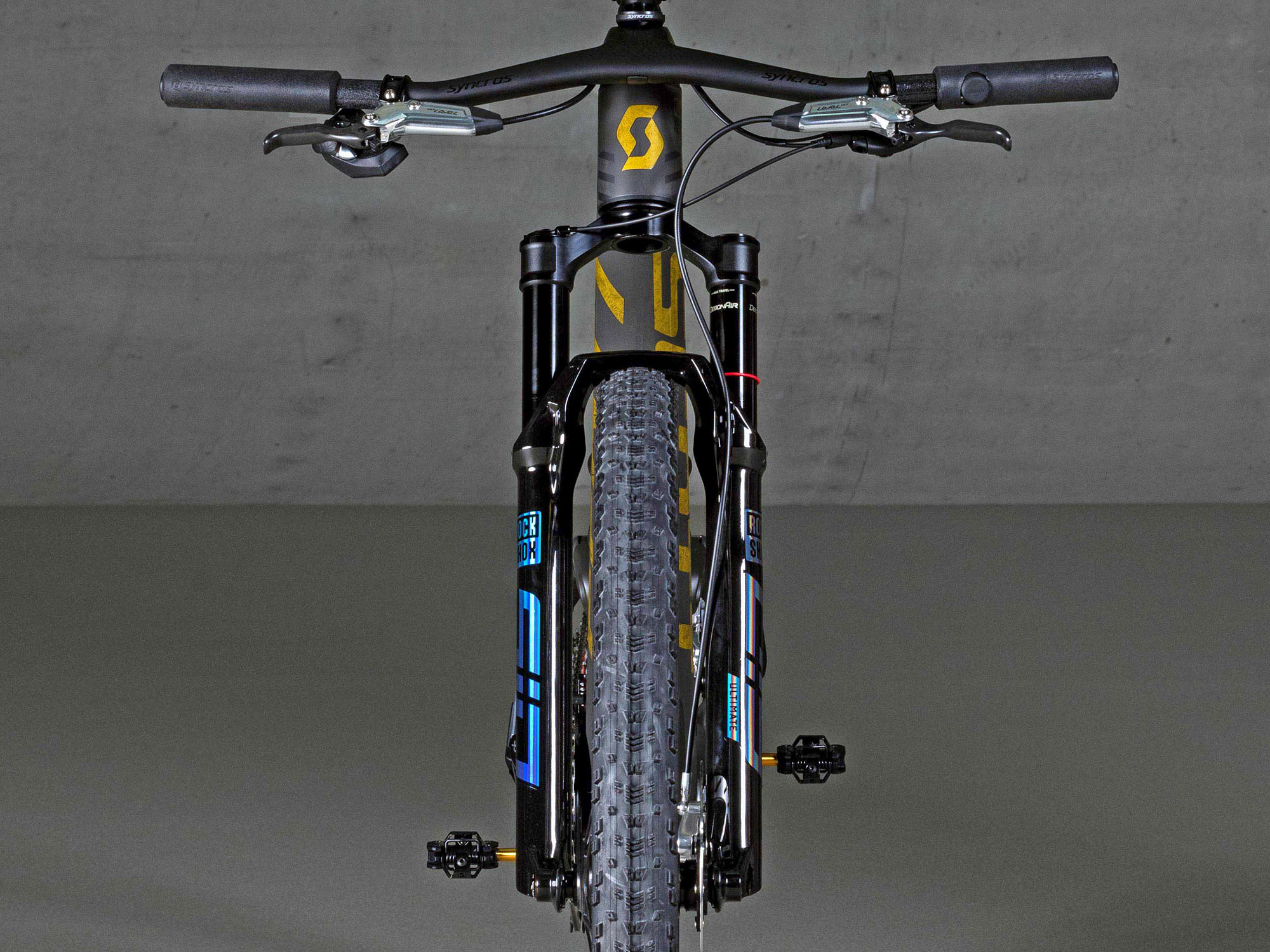 Pro Bike Check: Nino Schurter 10x UCI XC MTB World Champion custom Scott Spark RC, photo by Michael Riehle, fork front view