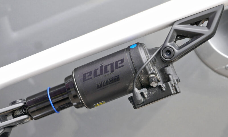 Prototype SR Suntour TACT e-suspension, unreleased automatic electronically controlled XC MTB suspension, Edge shock