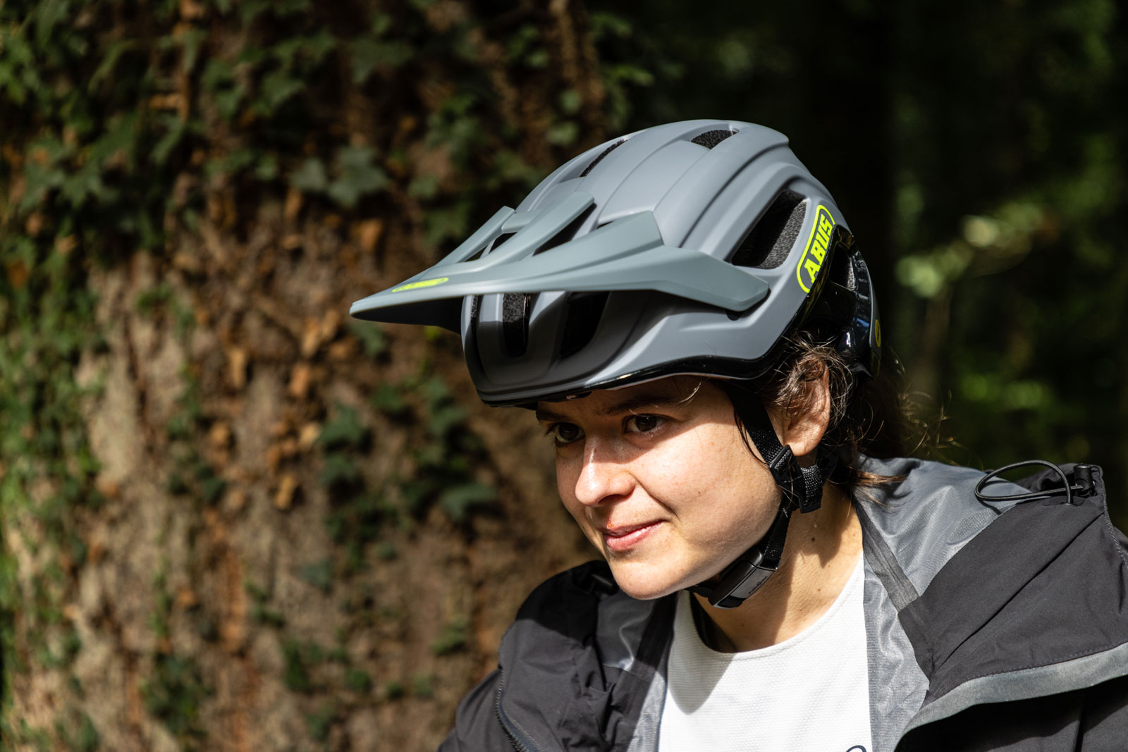 Review: The $200 ABUS CliffHanger MIPS MTB Helmet