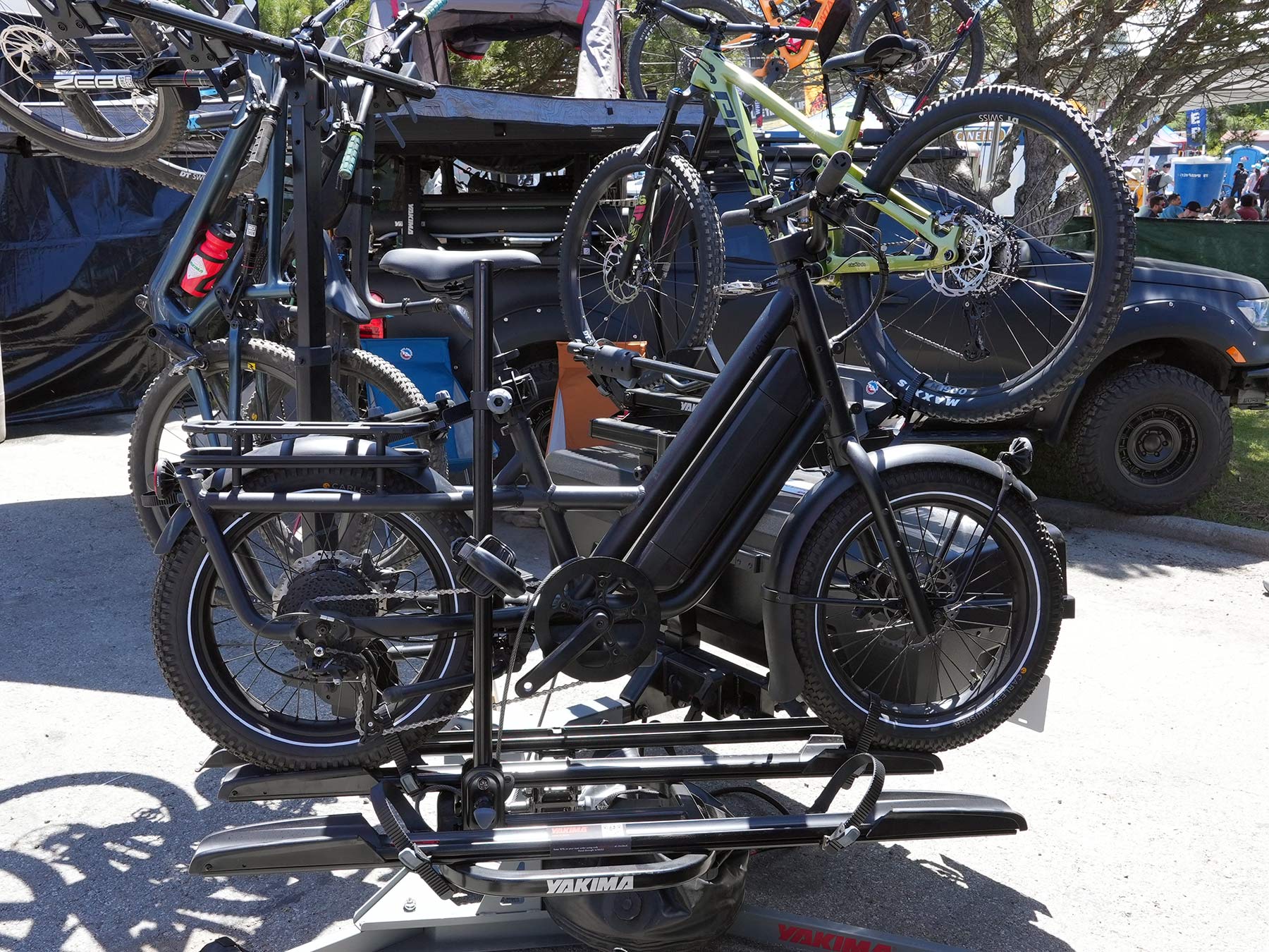 Daha küçük e-bisikletler için yakima aksama montaj rafı