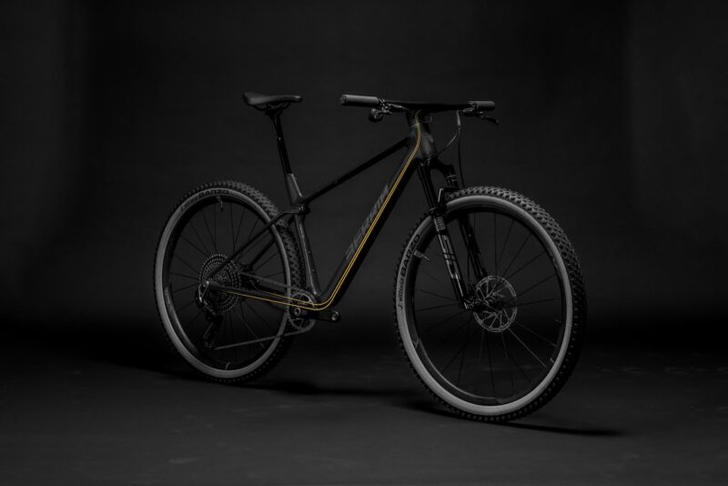 New Berria Bravo Soft Tail Boasts Sub 1000g Frame With 28mm of Travel - BikeRumor.com