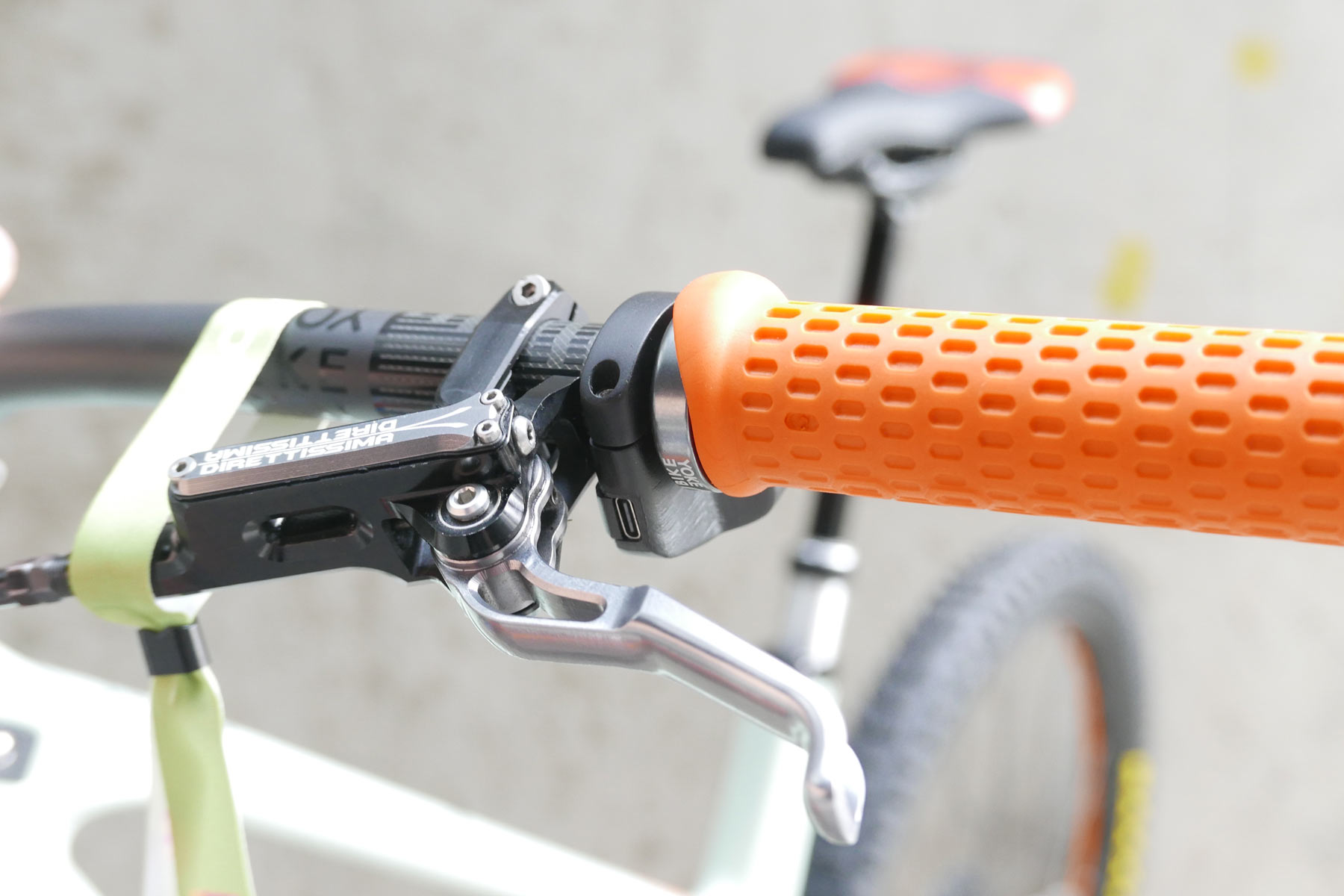 BikeYoke Revive Trådløs elektronisk MTB sadelpind med dropper, USB-C fjernbetjening