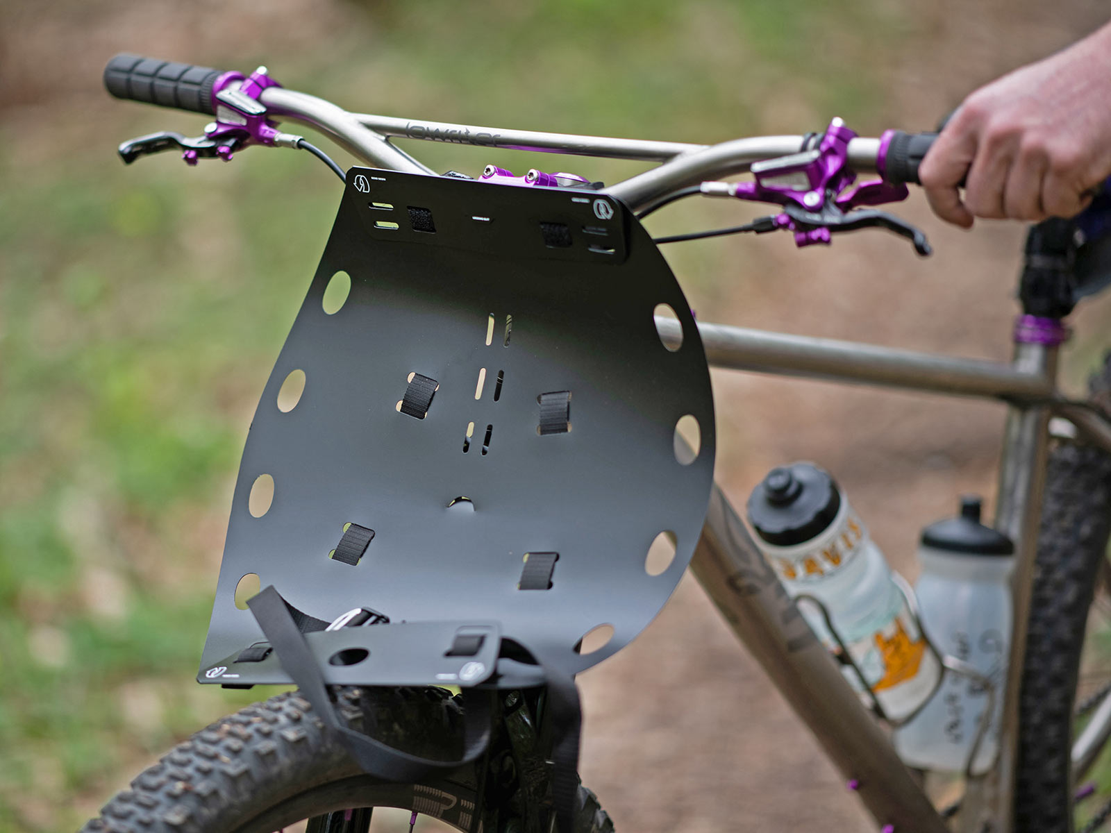 Musguard Handlebar Harness 輕型捲起式自行車包裝桿卷袋托架，開放式安全帶，可隨時裝載