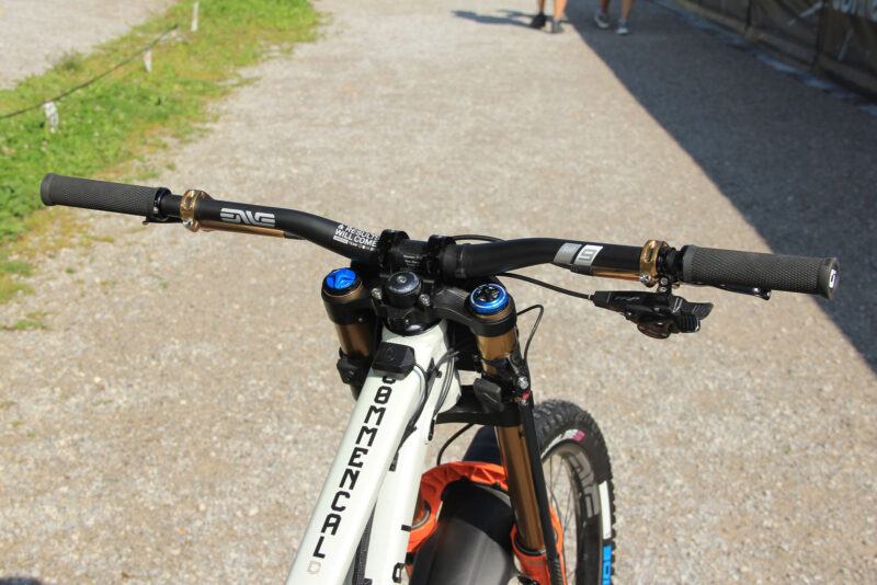 thibaut daprela pro bike check leogang 2023 cockpit components