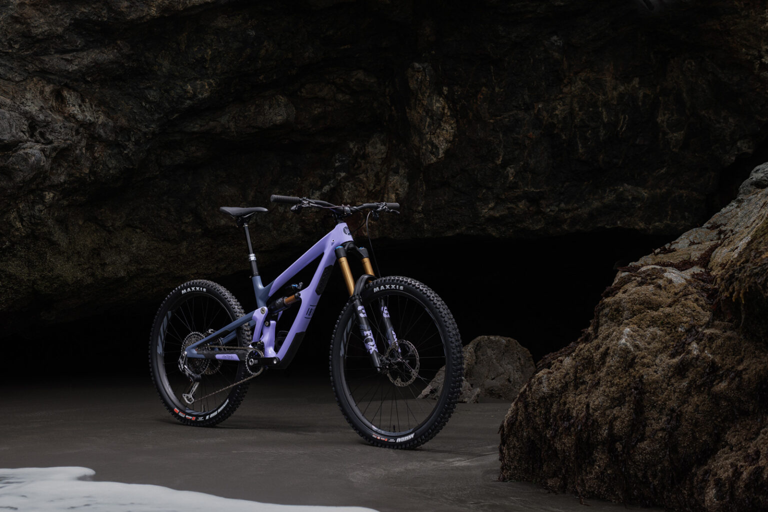 Ibis HD6 is a 165mm Travel MixedWheel Enduro Race Bike Bikerumor