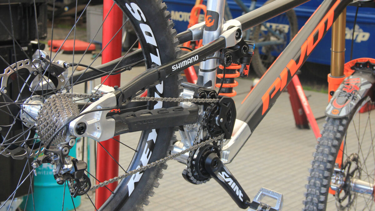 Spotted: Bernard Kerr’s Prototype Carbon Lugged Pivot with Two Chains