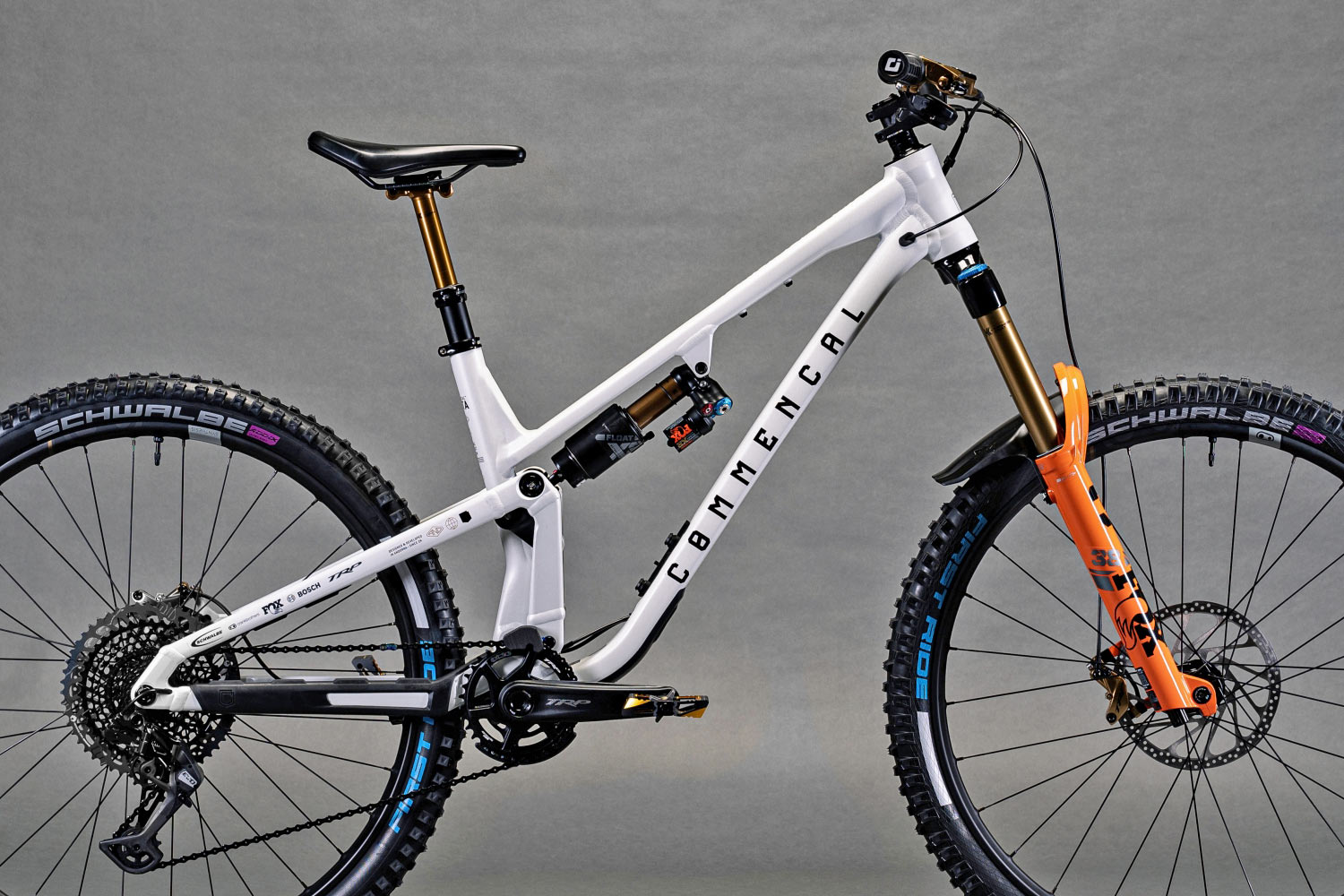 2023 Commencal Meta v5 all-new aluminum alloy trail & enduro all-mountain bikes, team EN bike