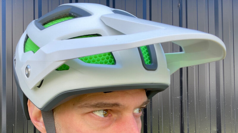 Endura MT500 MIPS helmet from front