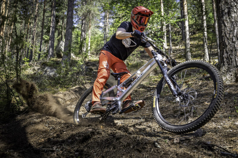 Pole Onni DH bike & Sonni eMTB gravity ebike made-in-Finland from CNC alloy, riding Onni Downduro