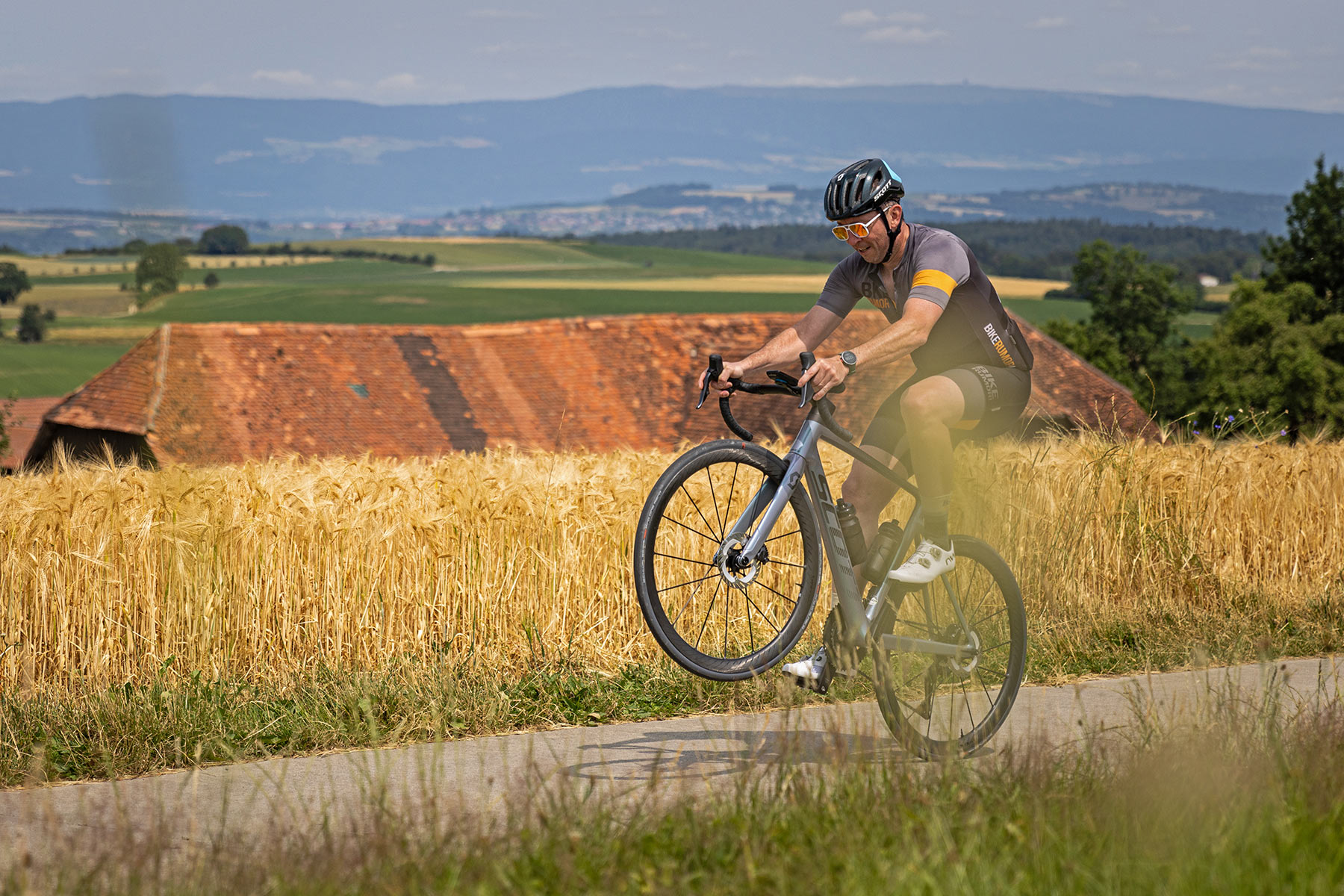 Schwalbe Pro One Aero front-specific & rear-specific aerodynamic racing TT road bike tires, riding Switzerland