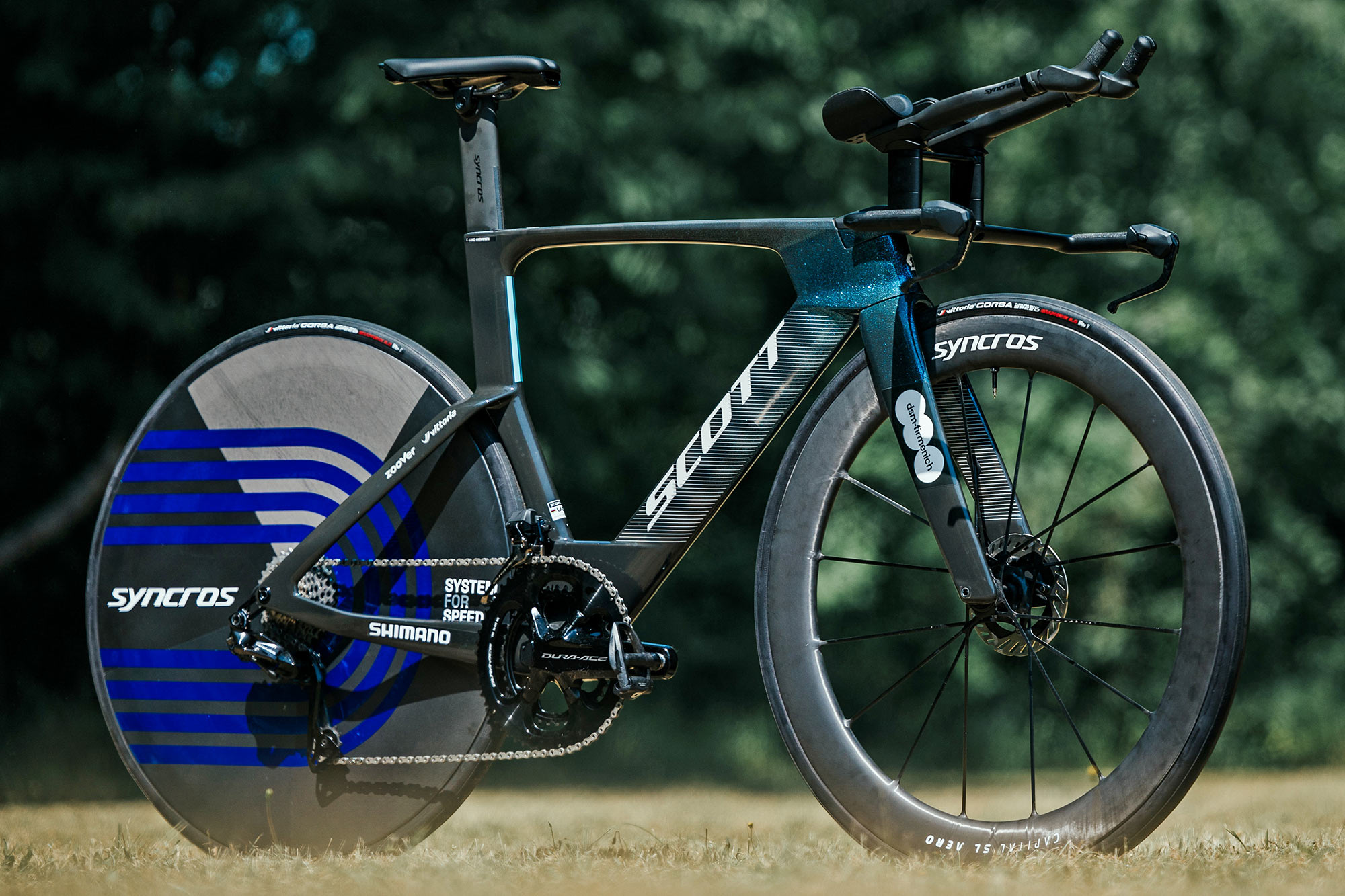 Syncros Capital SL TT Disc, full-carbon monocoque road time trial wheels for DSM, photo by El Toro Media, angled TT bike