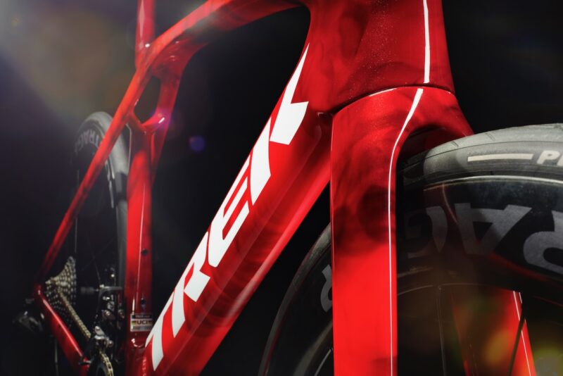 Trek Project one ICON TDF-Madone-Red-Smoke-DT-Driveside
