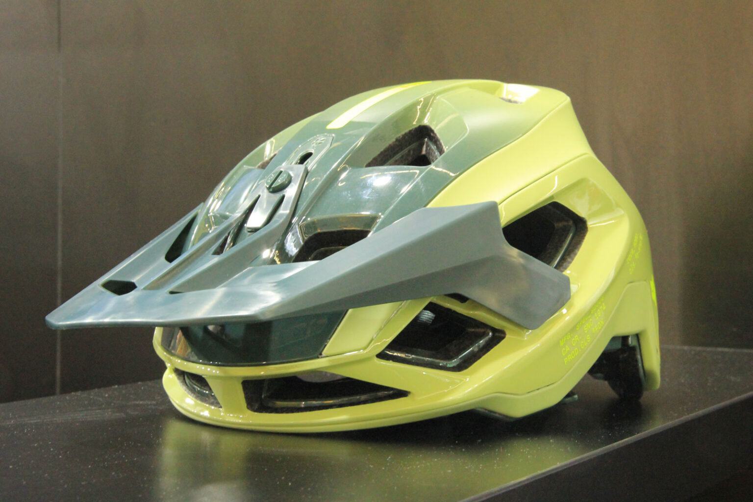 Fox Speedframe RS Helmet Gets Exclusive Use of MIPS Integra Split ...