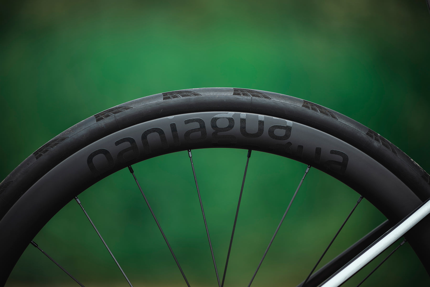 Parcours Paniagua Brings Wide, Aero Carbon Road Wheels Down a Price Notch