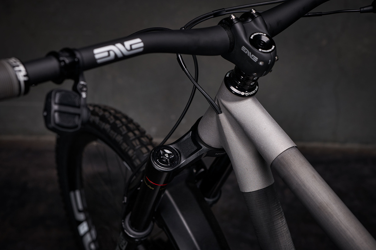 closeup details of viral optimist 160mm titanium and carbon mountain bike