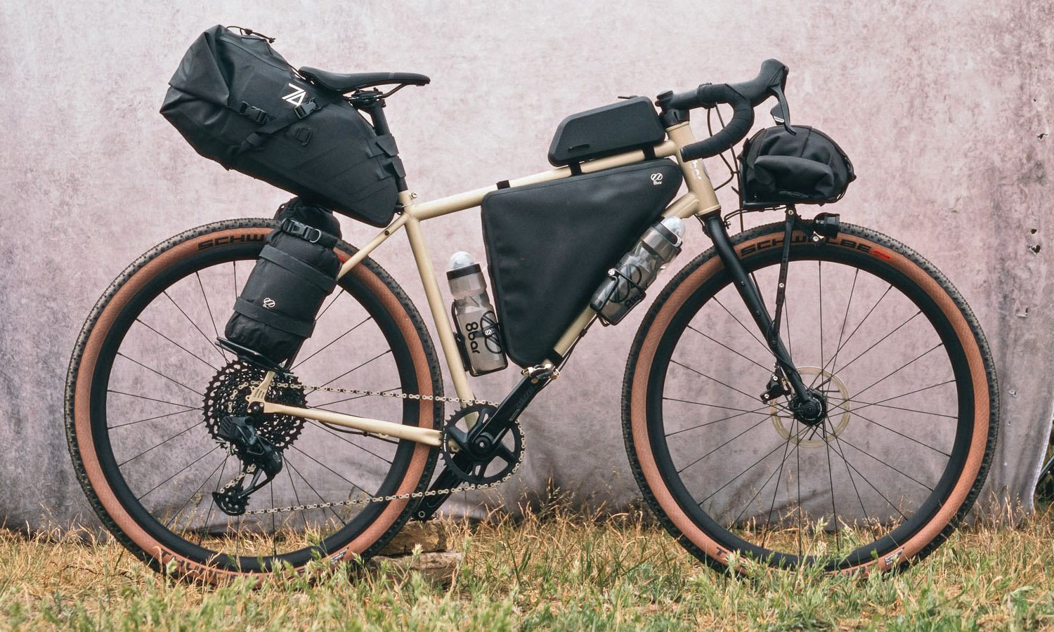 8bar Tflsberg Steel v2 affordable bikepacking adventure bike, photo by Stefan Haehnel, loaded