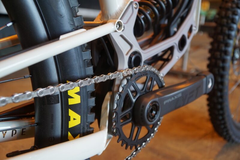 Made Best of Show Albatross Apogee chainring tire clearance