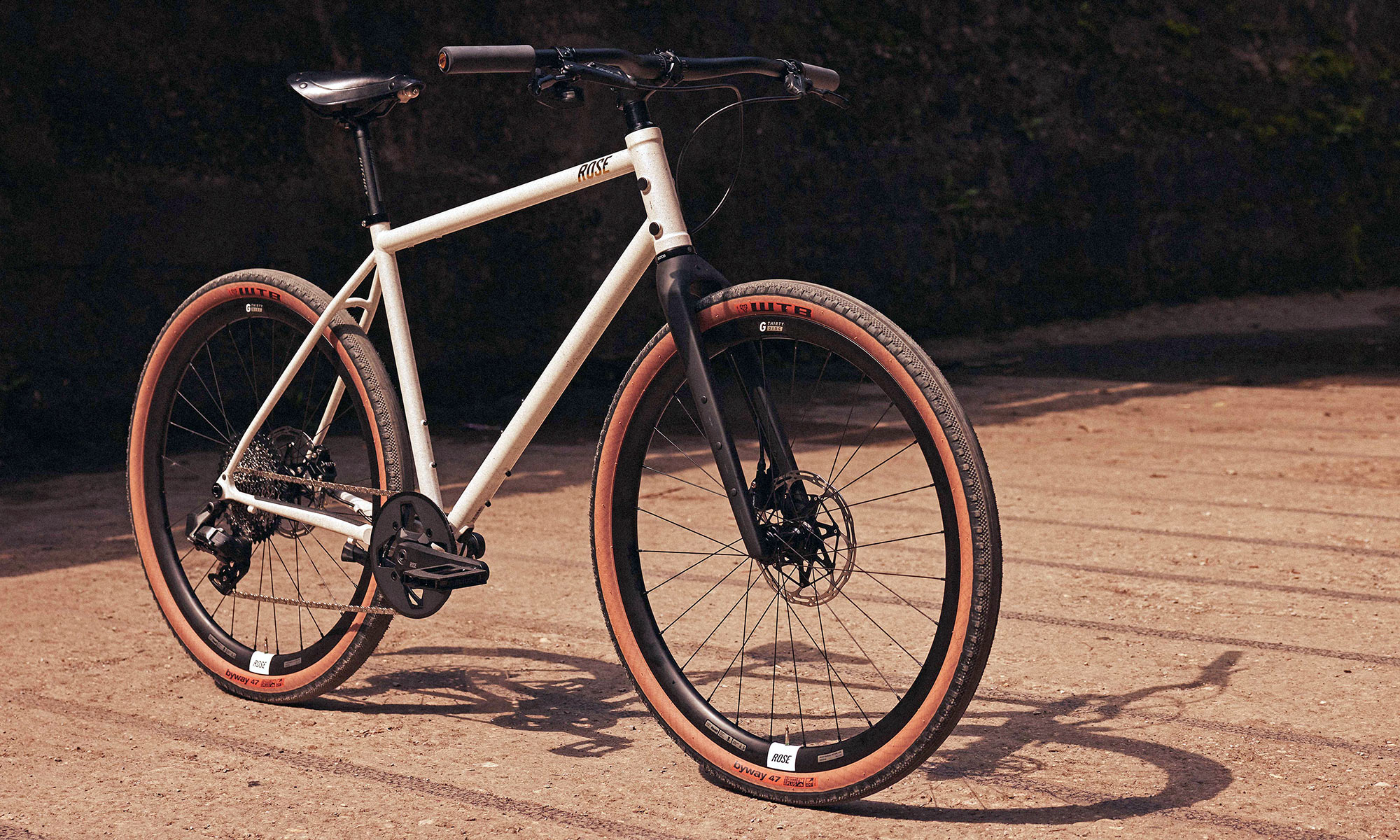 Rose Hobo steel flatbar hybrid urban commuter gravel bike, angled