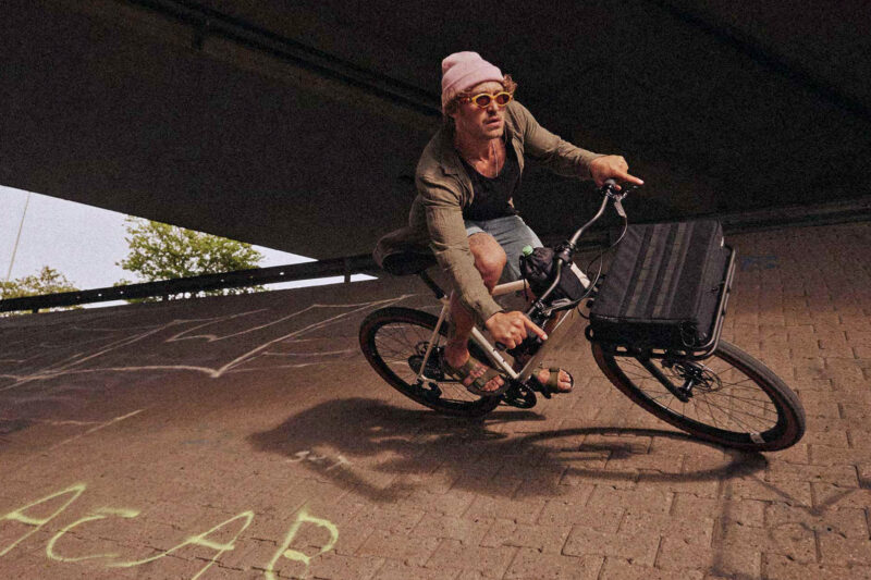 Rose Hobo steel flatbar hybrid urban commuter gravel bike, riding