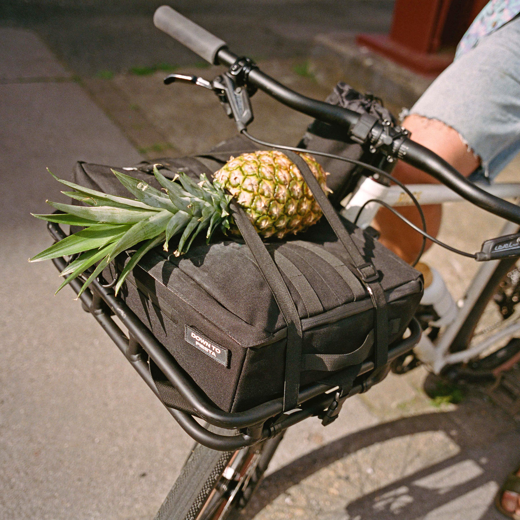 Rose Hobo steel flatbar hybrid urban commuter gravel bike, Hobo Rack Bag with groceries