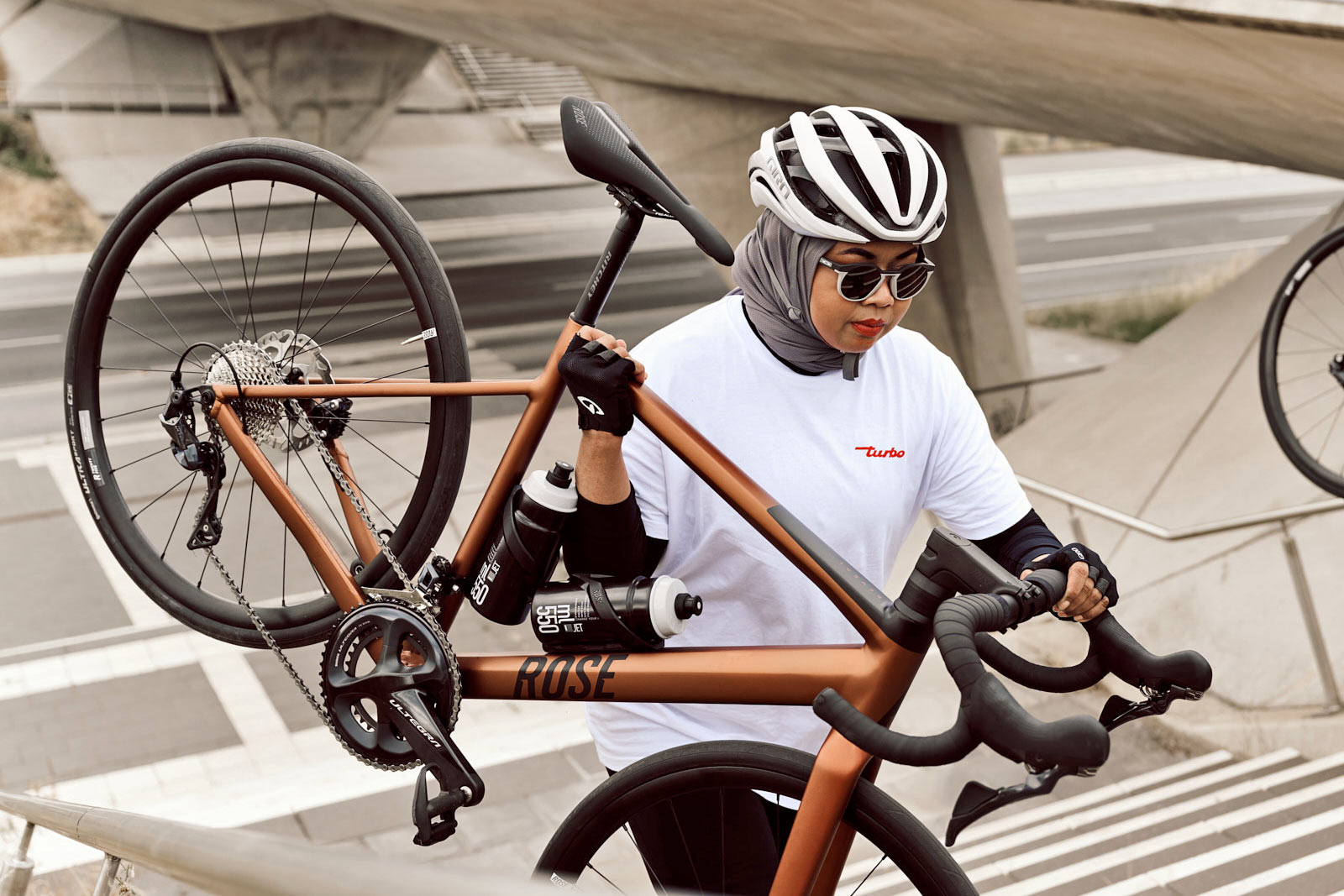 2023 Rose Reveal AL modern affordable alloy road bike, stairs