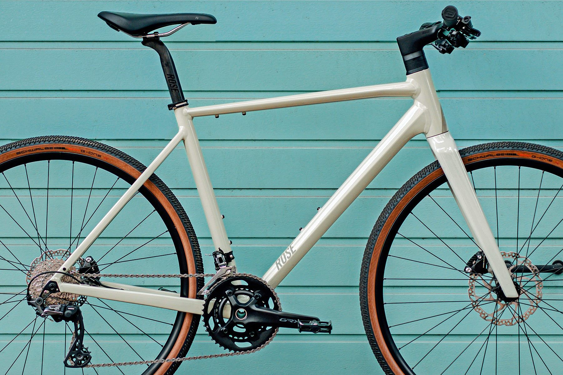 Rose Sneak modern alloy hybrid urban commuter gravel bike, frameset detail