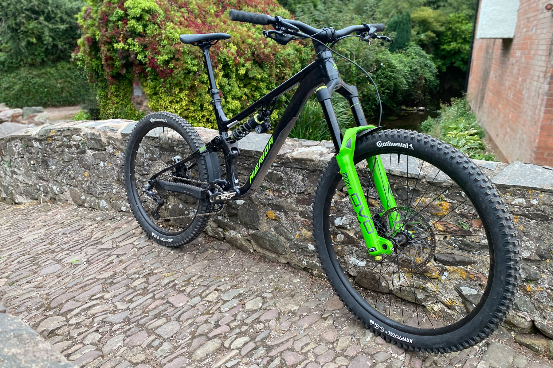 DVO Onyx 38 Enduro Fork Goes Big with 38mm Stanchions More