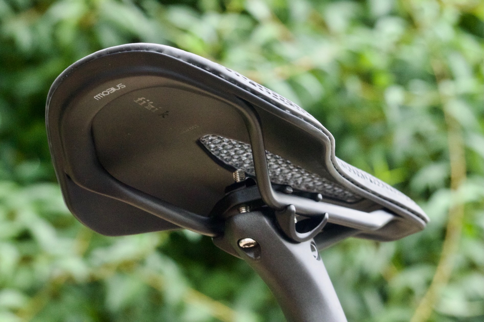 Detail view of the Fizik Vento Argo 00 Adaptive road bike saddle