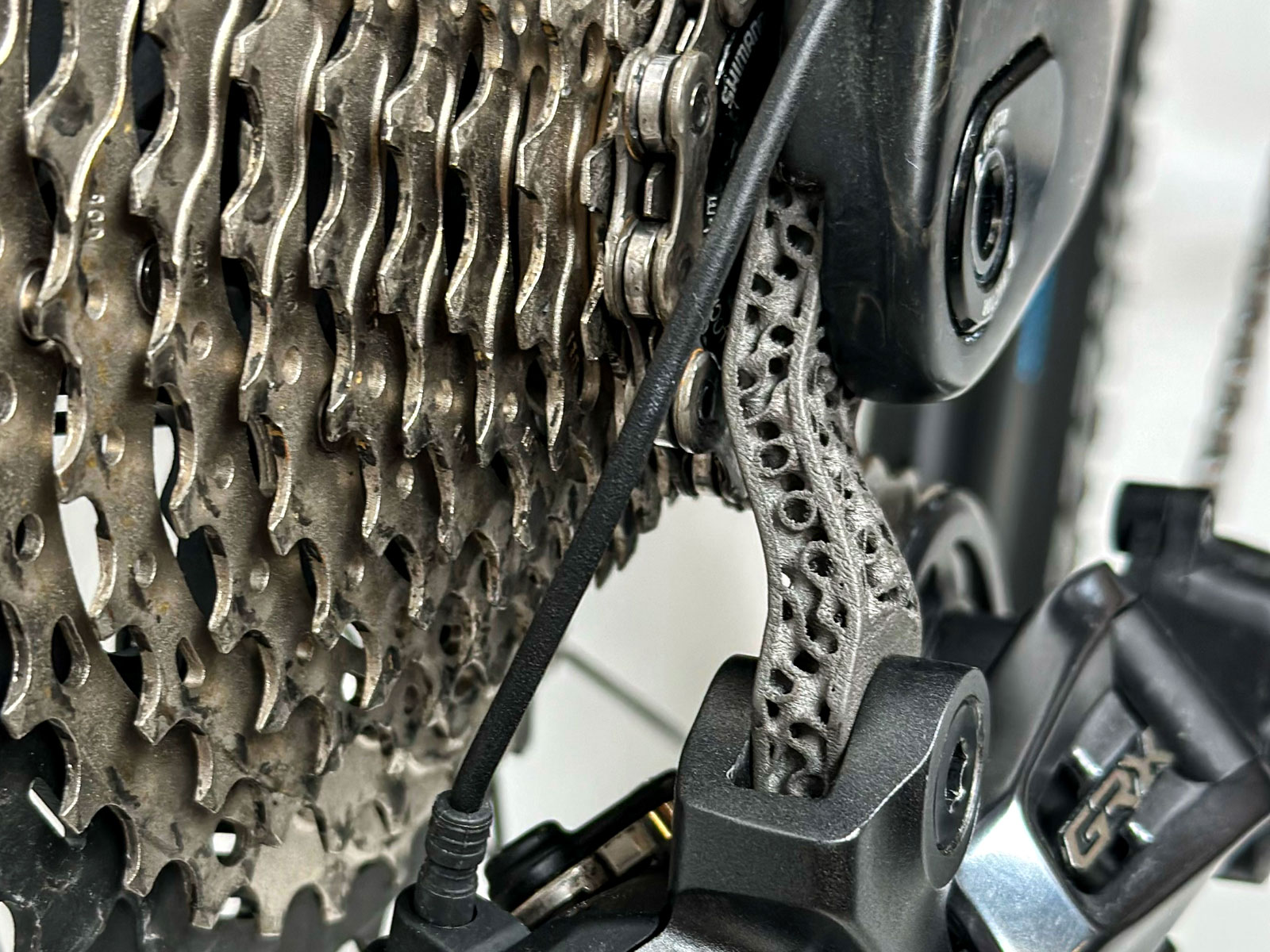 https://bikerumor.com/wp-content/uploads/2023/09/Silca-3D-printed-titanium-derailleur-hanger-shifting-upgrade_Shimano-direct-mount-angled-detail.jpg