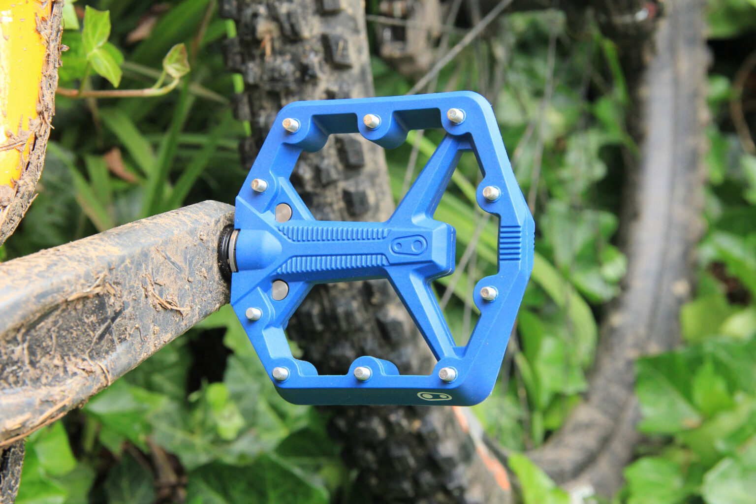 crankbrothers-updates-stamp-1-composite-flat-pedals-review-bikerumor
