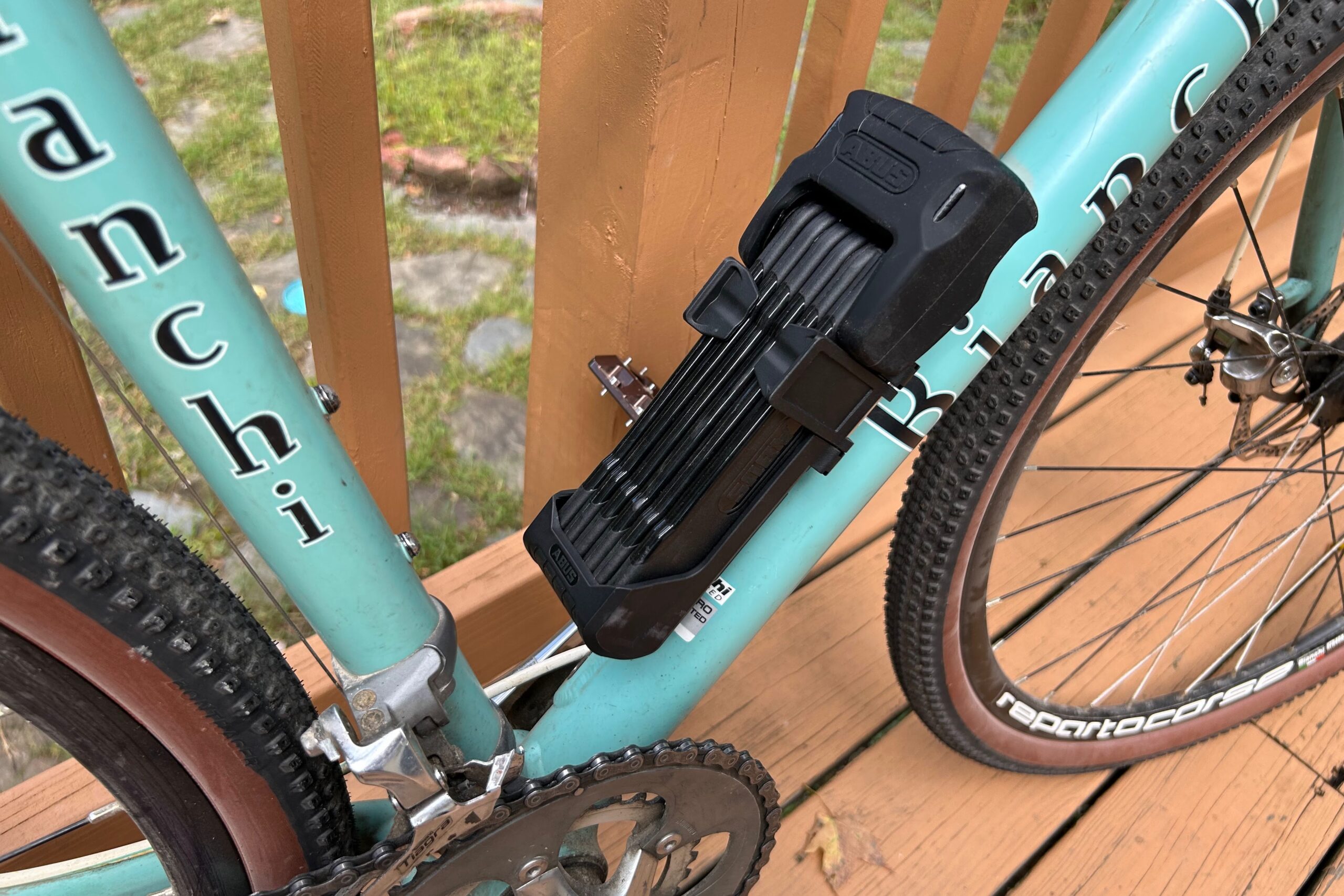 Bike Bottle Lock Trades Security for Convenience