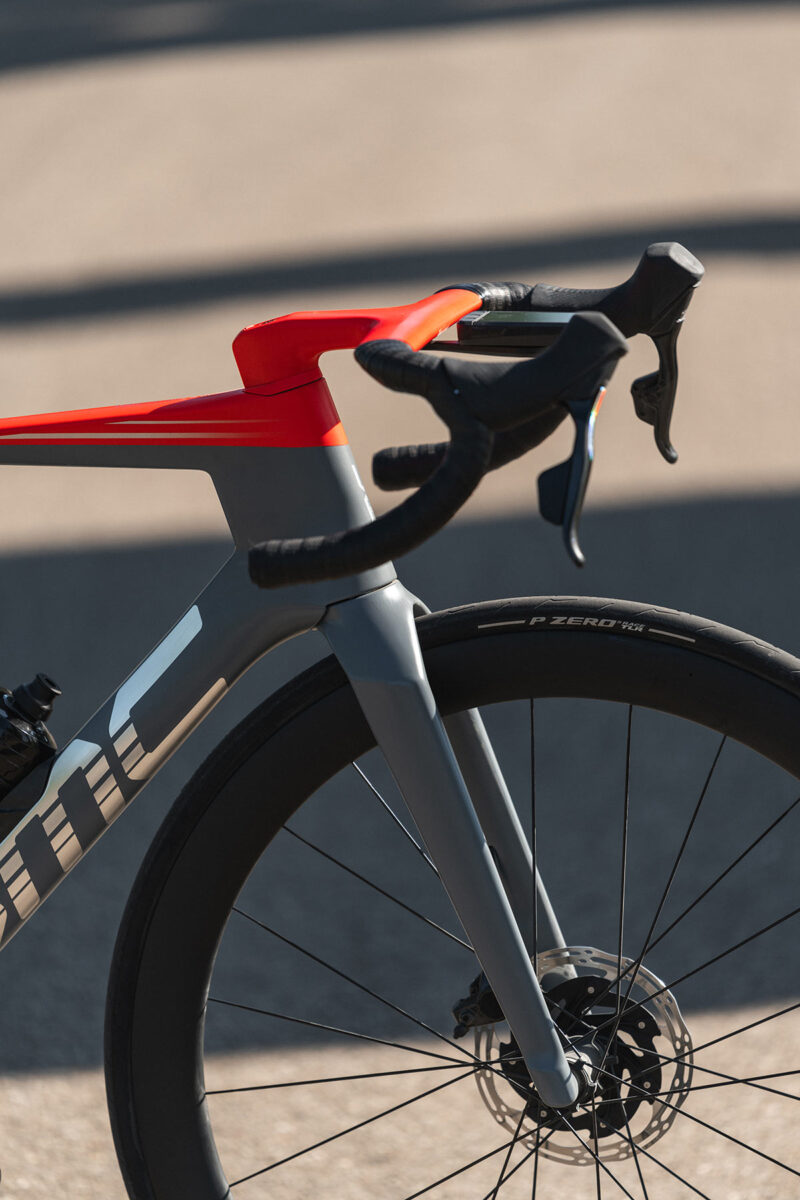 BMC Teammachine R brings Red Bull's F1 Tech to the Road - Bikerumor