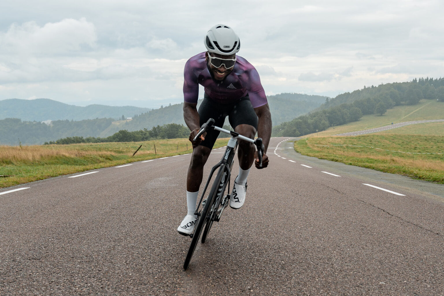 BMC Teammachine R brings Red Bull's F1 Tech to the Road - Bikerumor