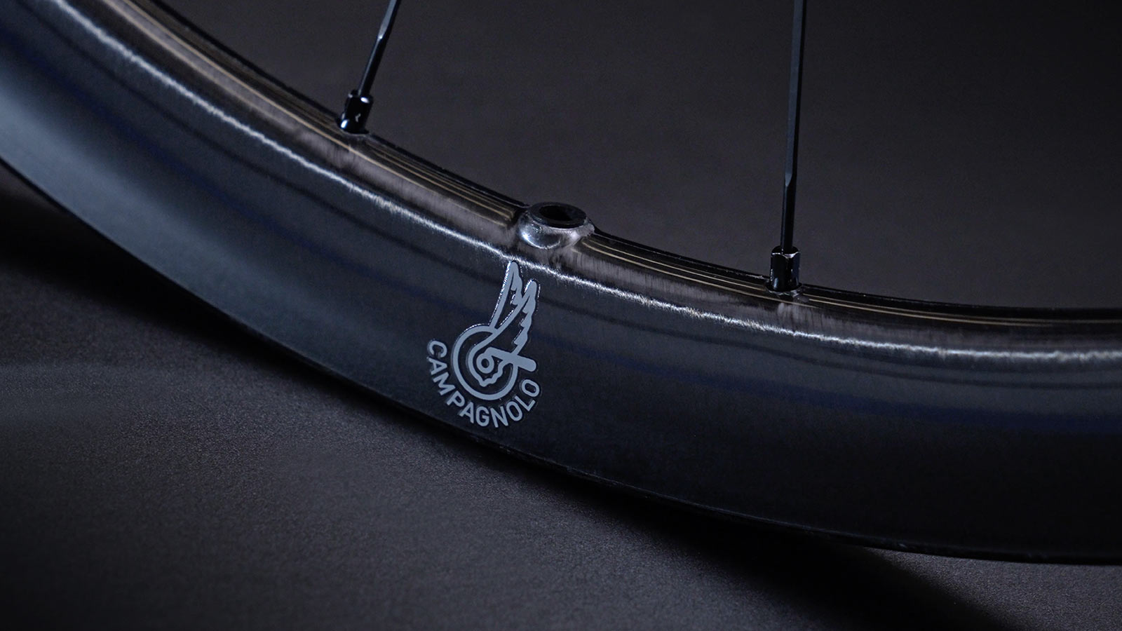 Campagnolo Hyperon lightweight carbon road bike wheels, C-LUX rim detail 37mm deep