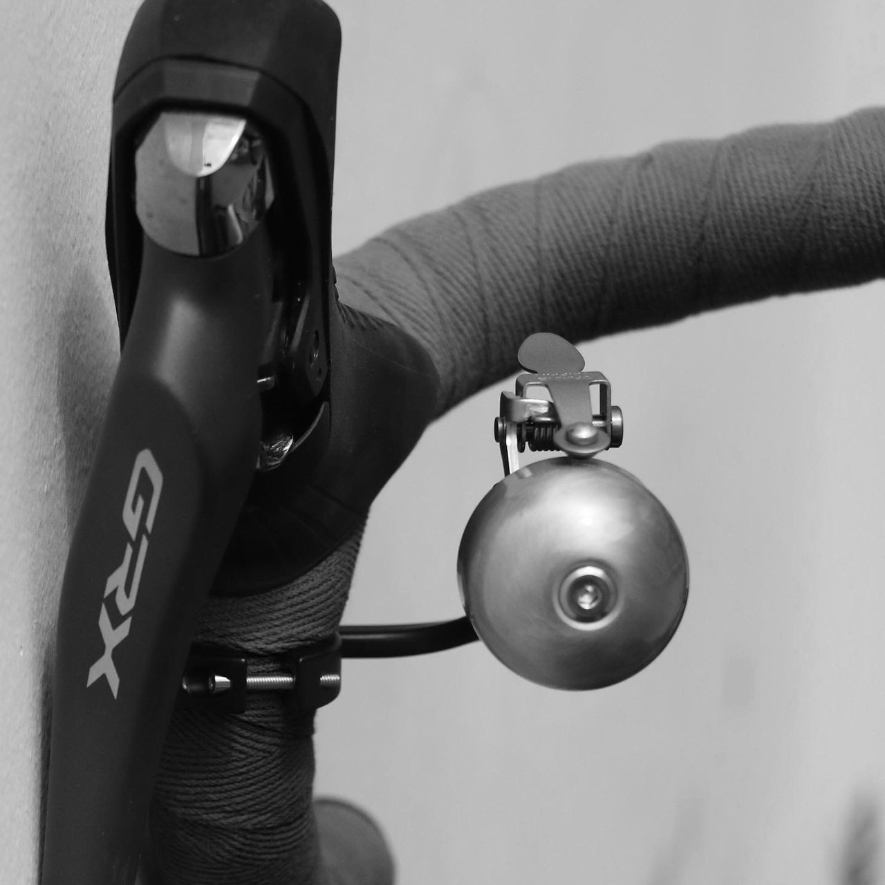 Drop bar clearance bike bell