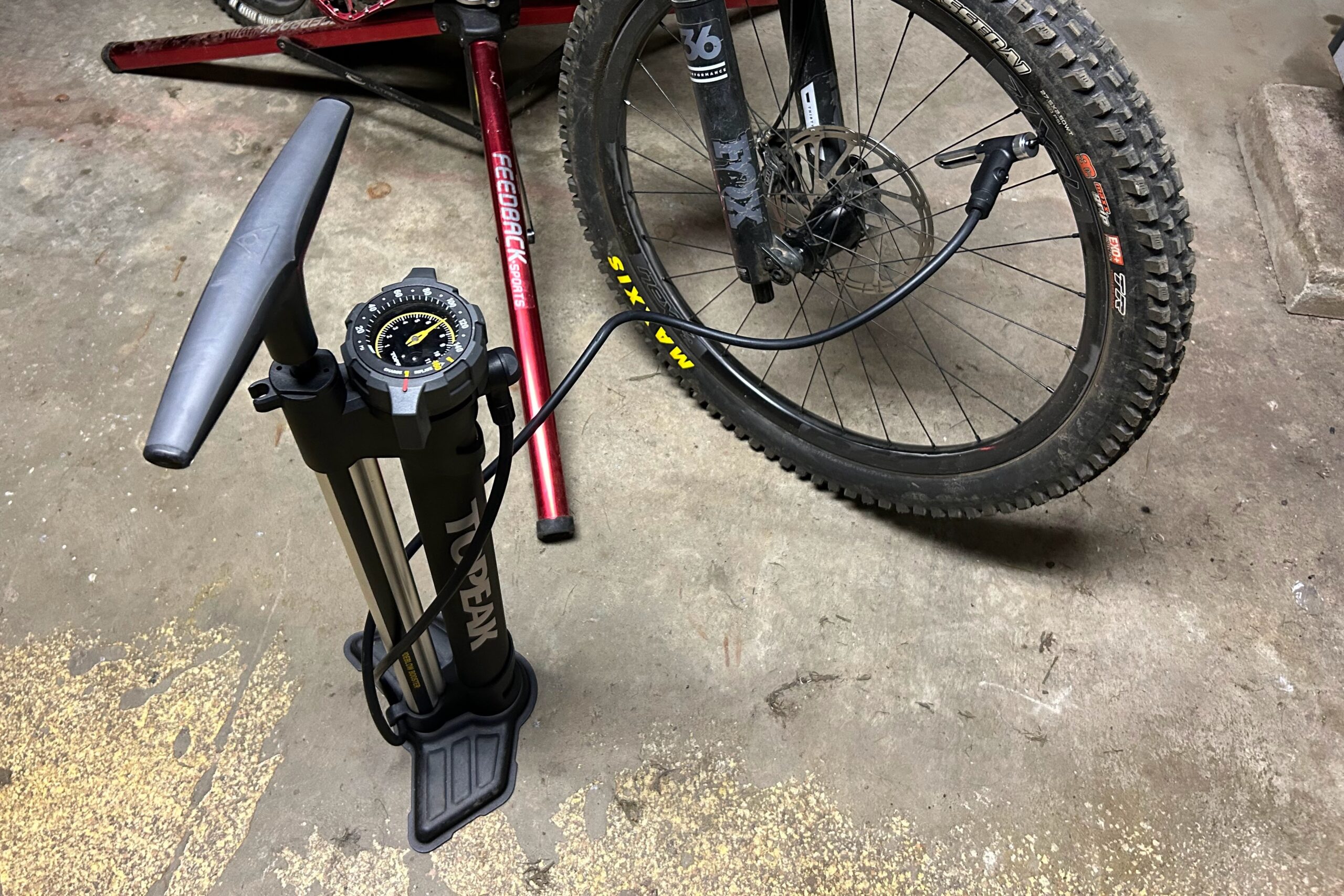 Topeak JoeBlow Sport III Bike Floor Pump, Yellow – Bicycle Warehouse