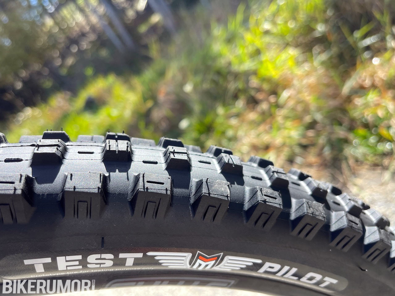Spotted! Maxxis High Roller III makes the DH Rounds