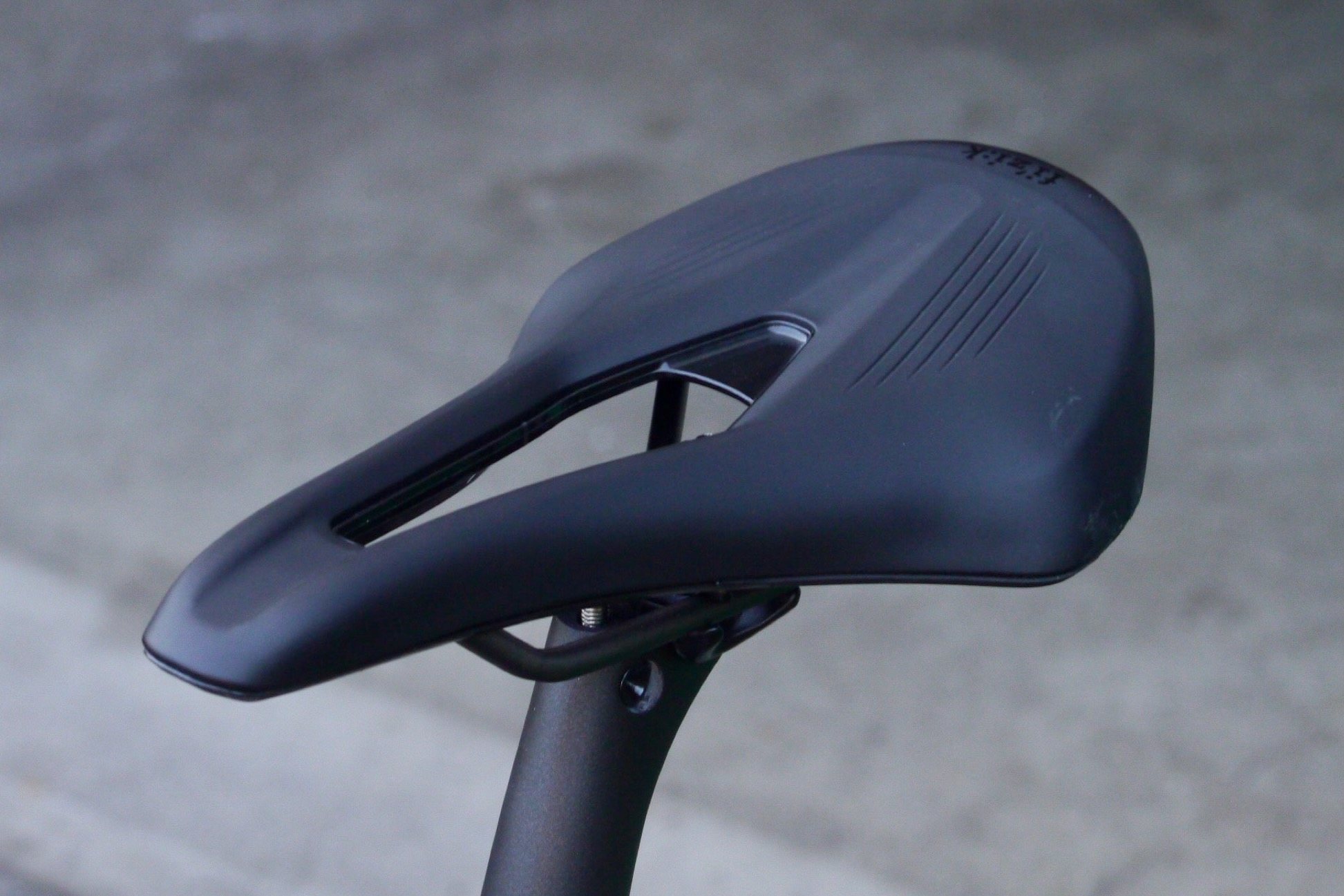 Fizik cutout saddle hot sale