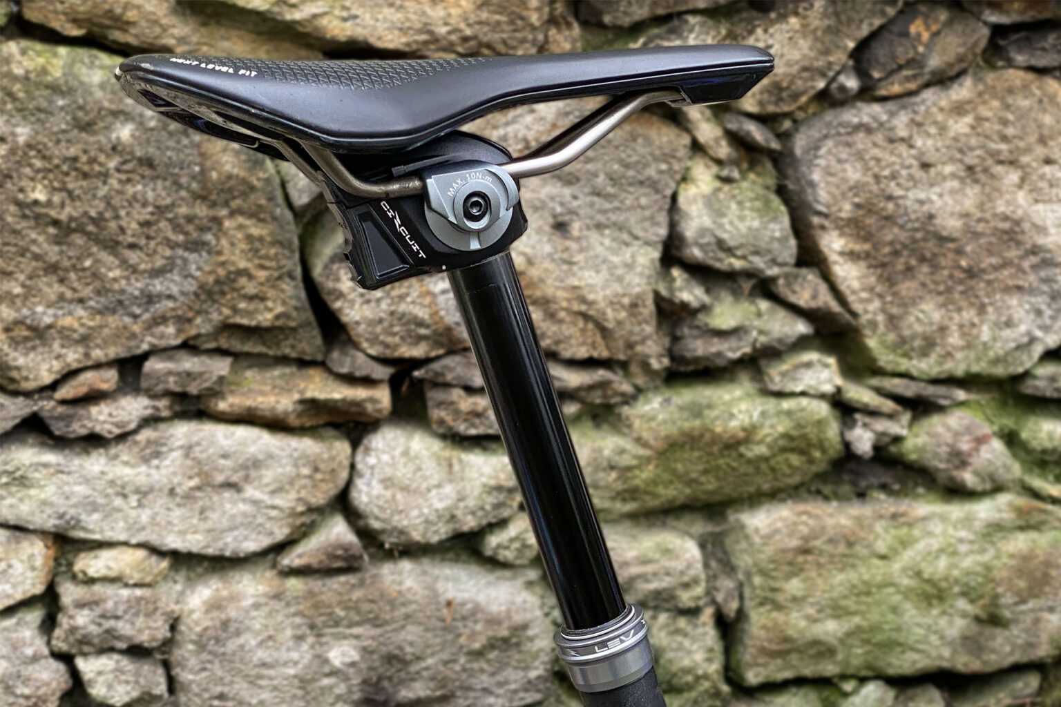 First Rides KS LEV Circuit Wireless Dropper Post Drops It Quick & Easy