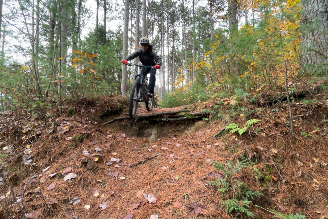 Paul Clauss testing mountain bike gloves