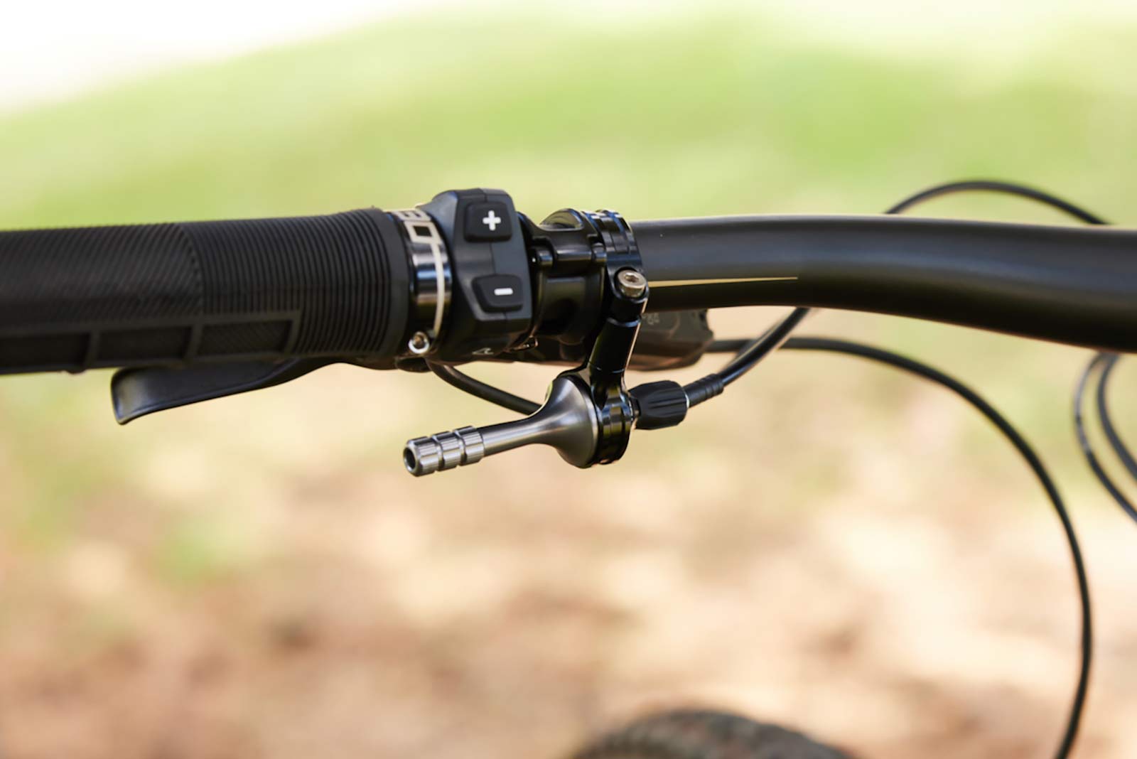 thumbnail interactive-video image 1 of Wolf Tooth ReMote Light Action Dropper Seatpost Lever - Black Aluminum 1 of 3
