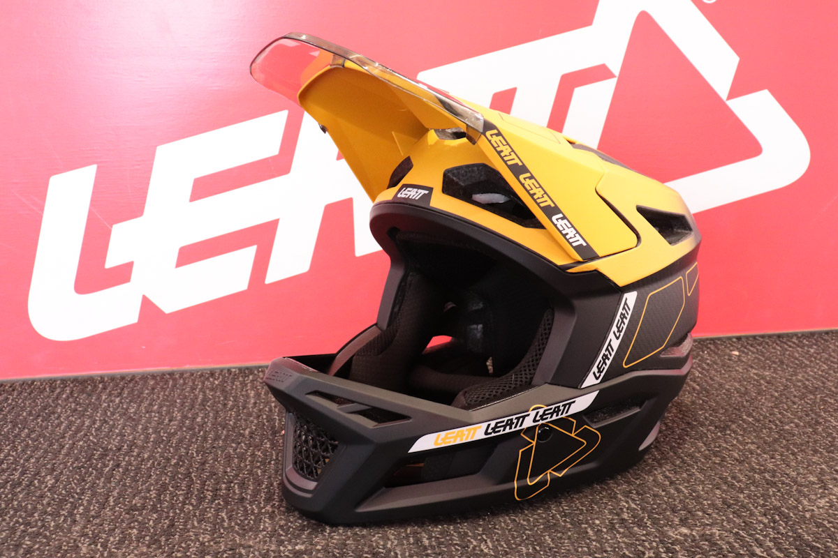 Leatt Gravity 6.0 helmet, visor extender