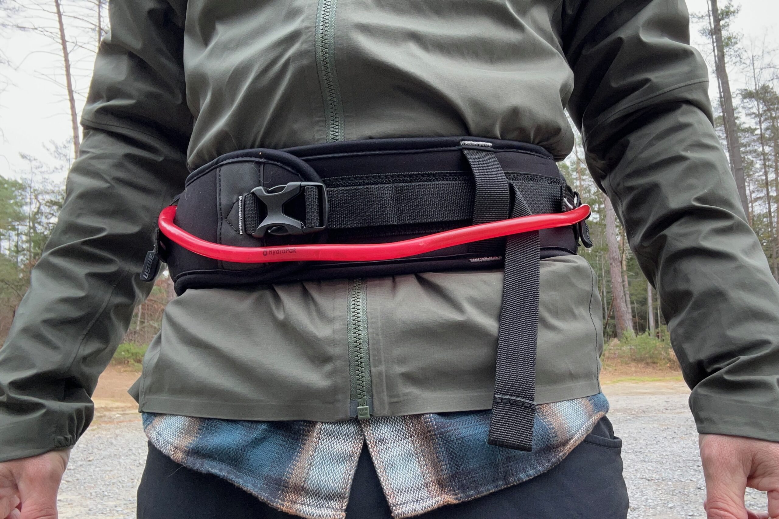 The wide, overlapping waist belt of the USWE Zulo 6 hip pack