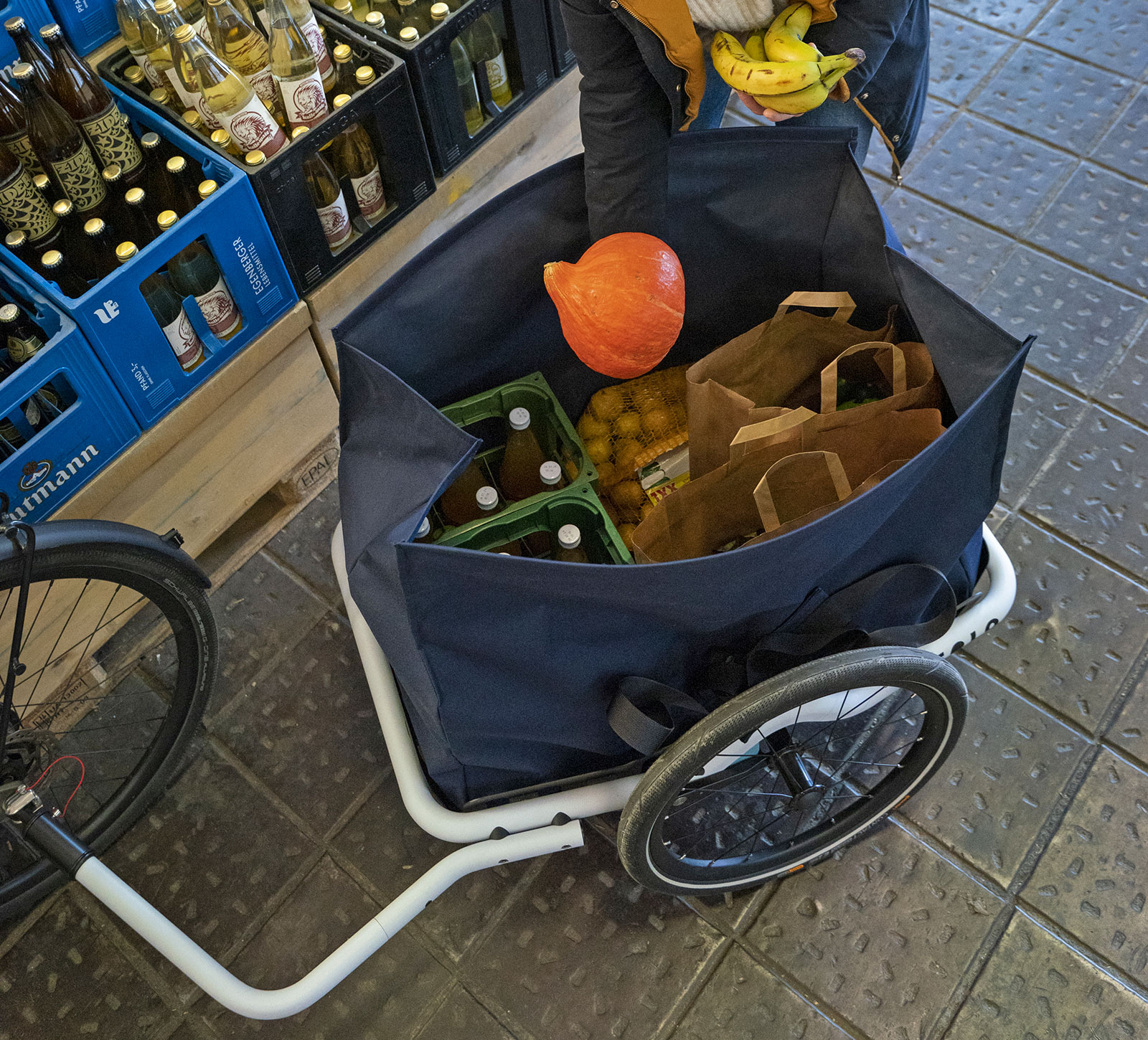 Veolo Bike Trailer, a lightweight modular bicycle cargo trailer, grocery shopping