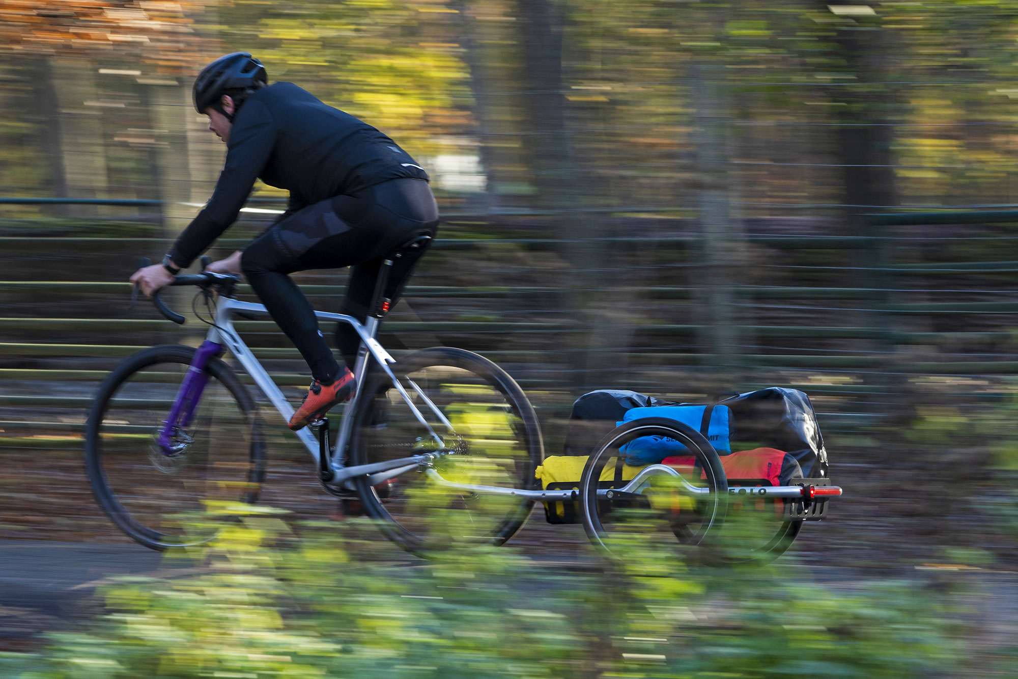 Veolo Bike Trailer, a lightweight modular bicycle cargo trailer, riding