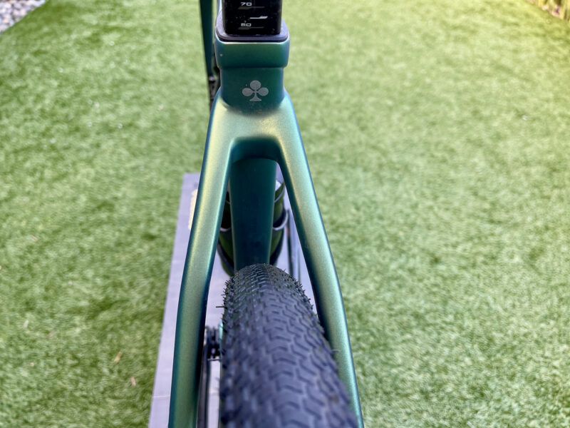 Colnago C68 Gravel JV top tire clearance