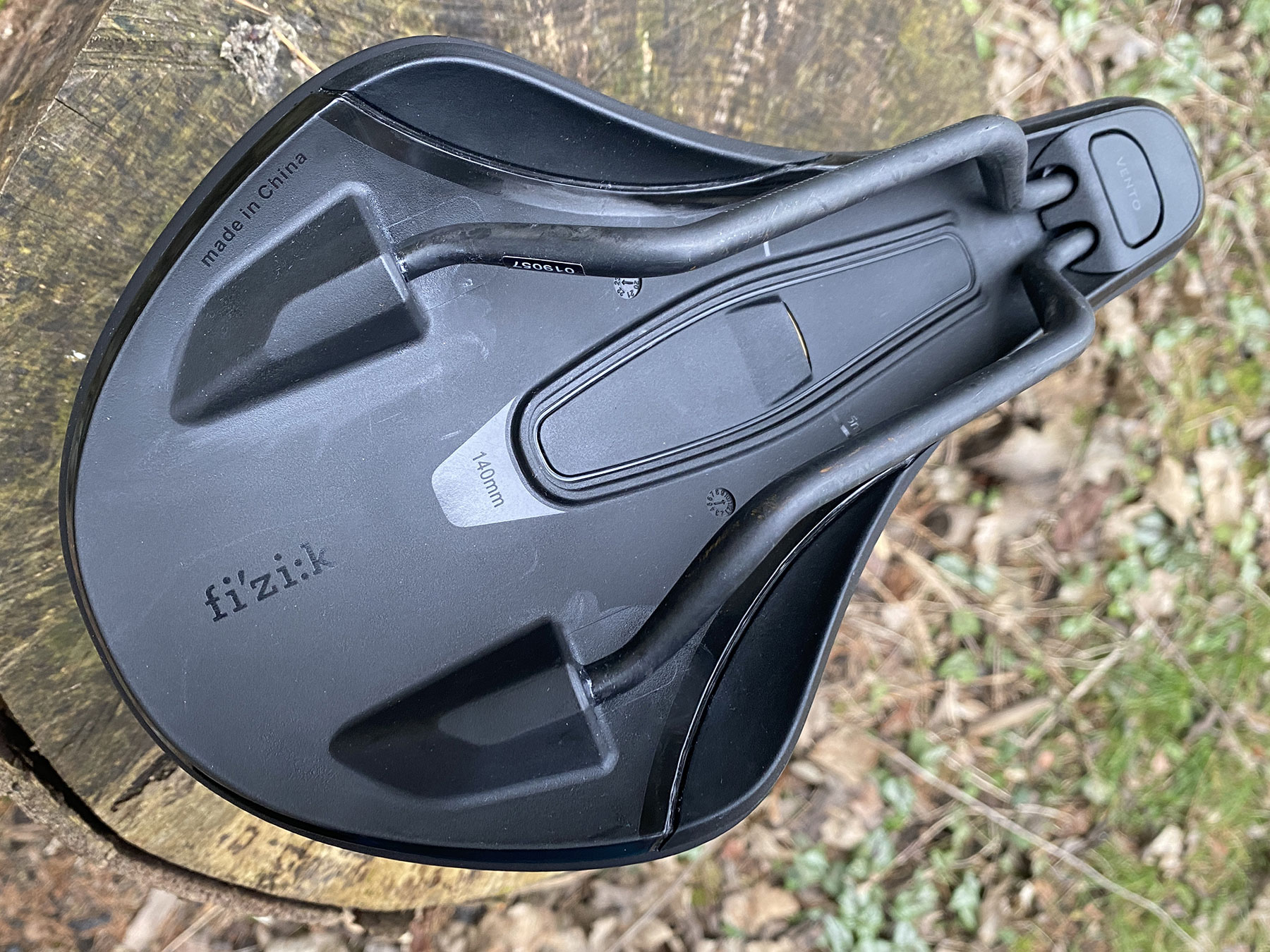 Fizik Vento Argo X1 off-road gravel racing saddle Review, new carbon rails upgrade, underside details, made in China