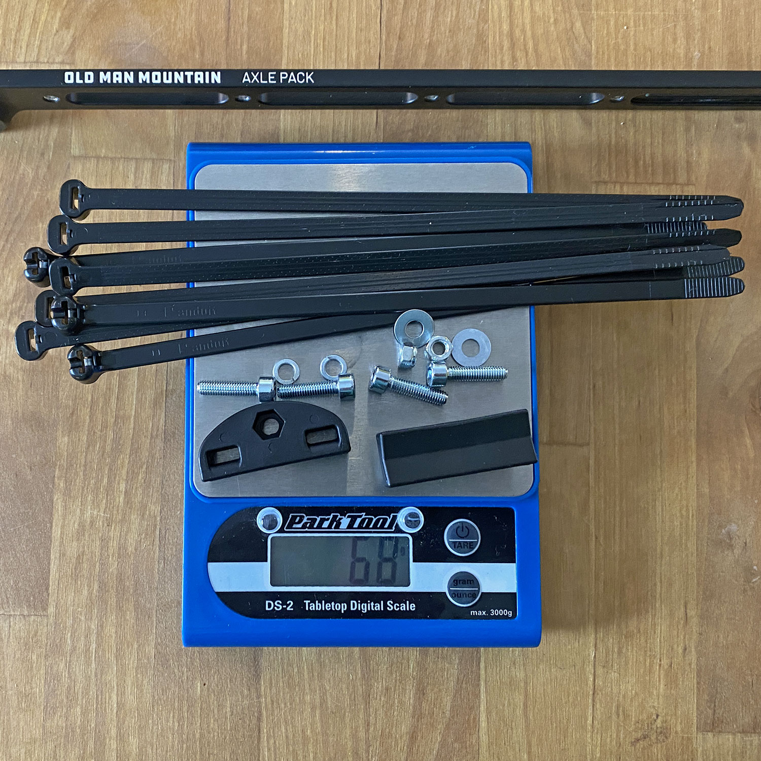 First Impressions Review: Old Man Mountain Axle Pack bolt-on fork anything cage accessory mount adapter, Fit Kit mounts, 68g