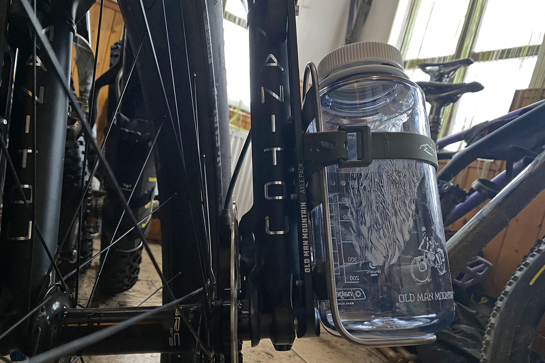 First Impressions Review: Old Man Mountain Axle Pack bolt-on fork anything cage accessory mount adapter, lower poisition