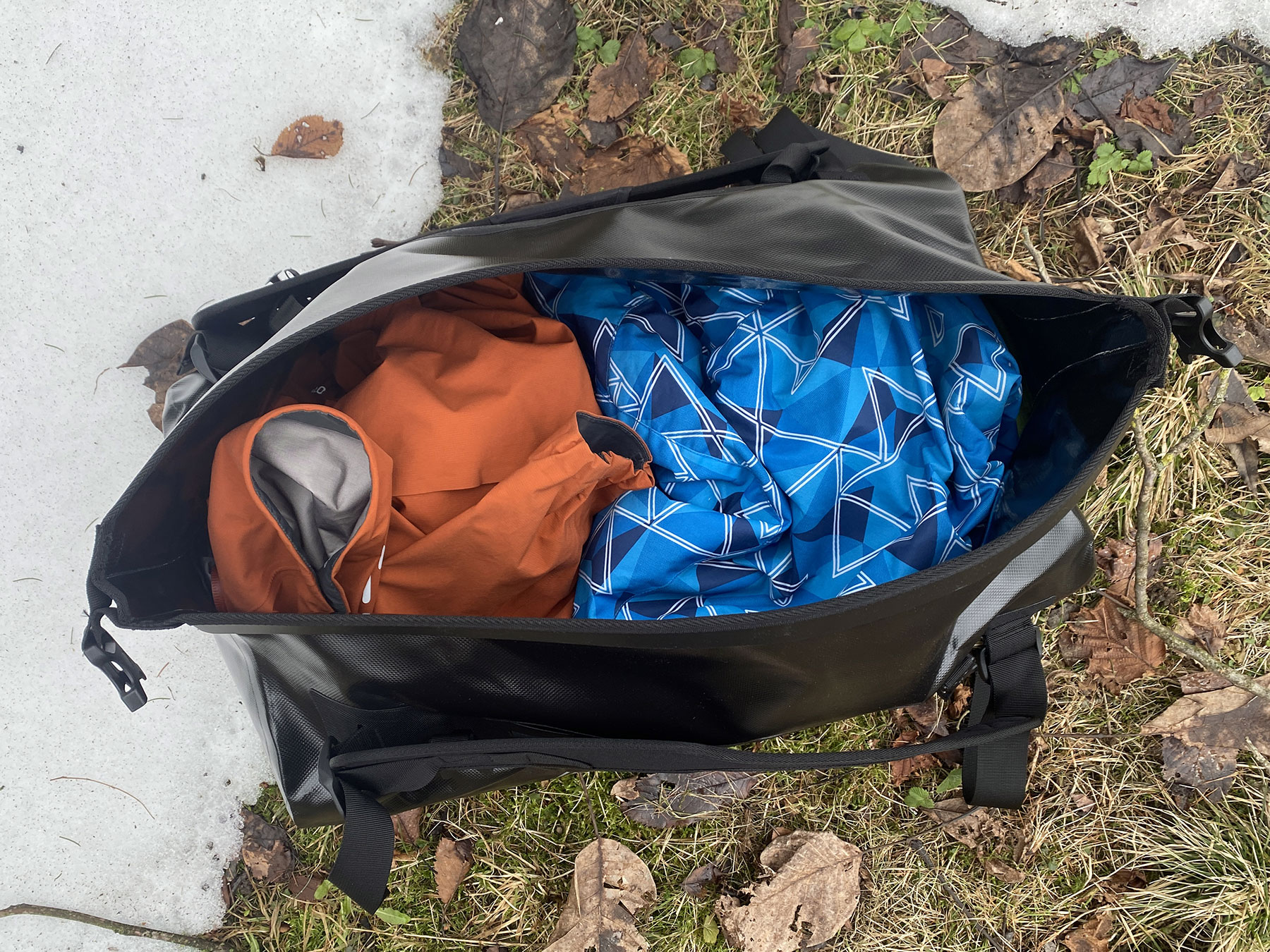 Ortlieb Duffle RC 49L Review: waterproof backpack dufflebag, open and stuffed